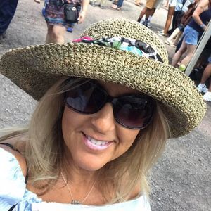 Meet your Posher, Renee